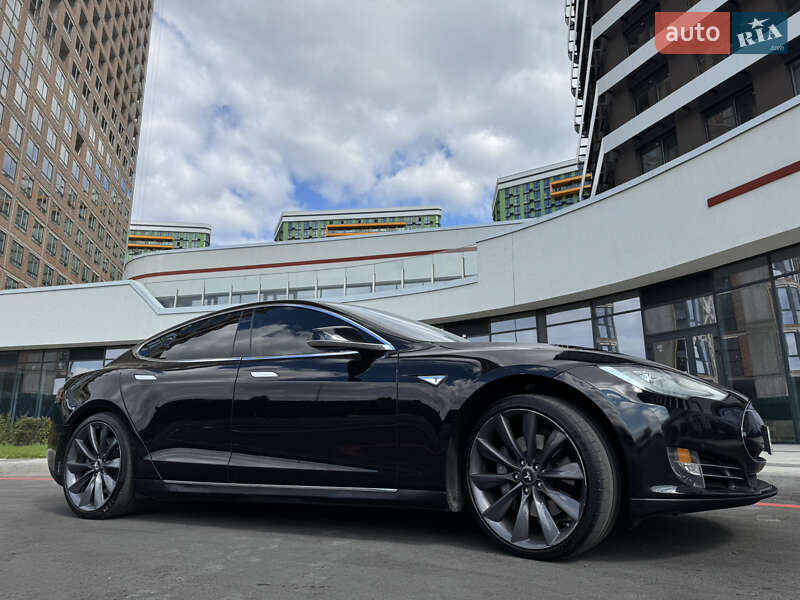 Лифтбек Tesla Model S 2013 в 