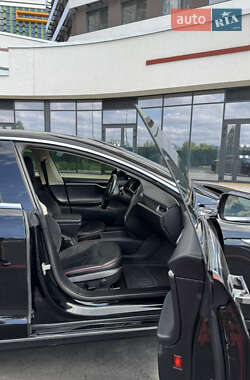 Лифтбек Tesla Model S 2013 в 
