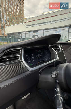 Лифтбек Tesla Model S 2013 в 