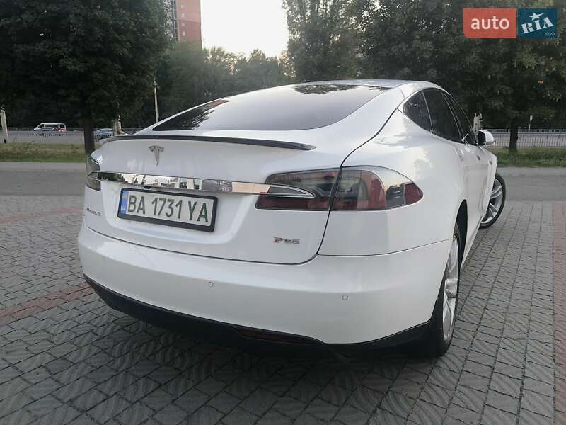 Лифтбек Tesla Model S 2014 в Днепре