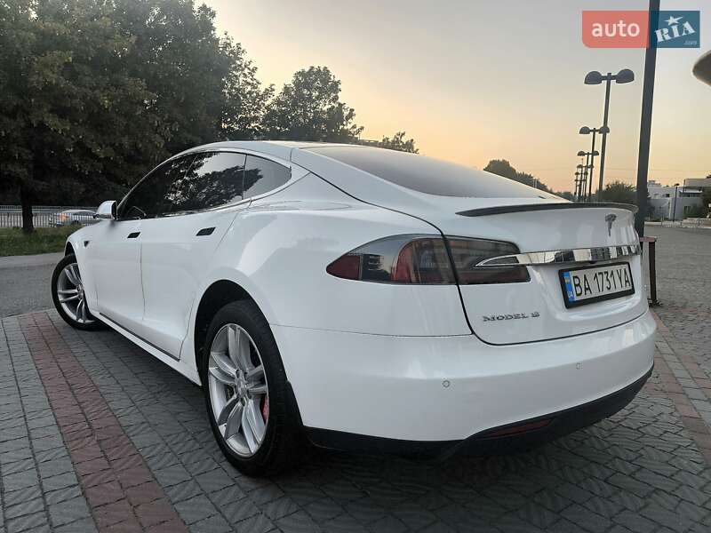 Лифтбек Tesla Model S 2014 в Днепре