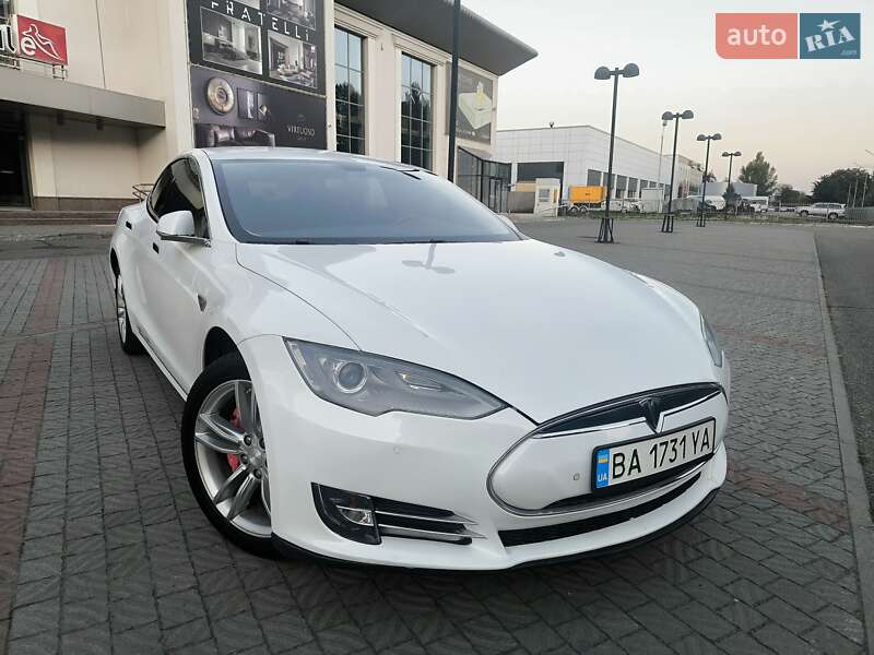 Лифтбек Tesla Model S 2014 в Днепре
