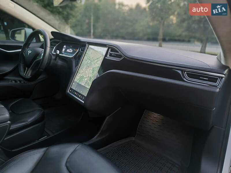 Лифтбек Tesla Model S 2014 в Днепре