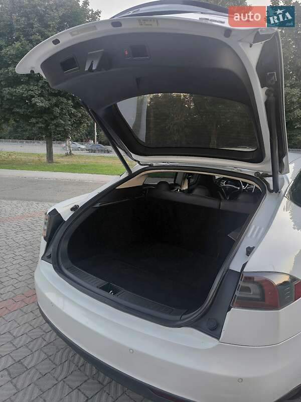 Лифтбек Tesla Model S 2014 в Днепре