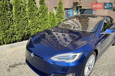 Лифтбек Tesla Model S 2016 в 