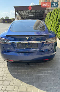 Лифтбек Tesla Model S 2016 в 