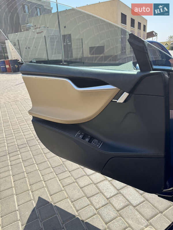 Ліфтбек Tesla Model S 2016 в Одесі