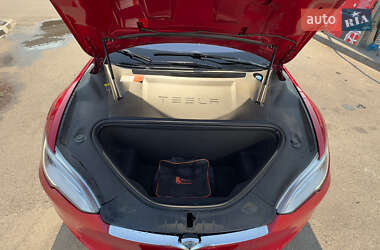 Лифтбек Tesla Model S 2017 в 