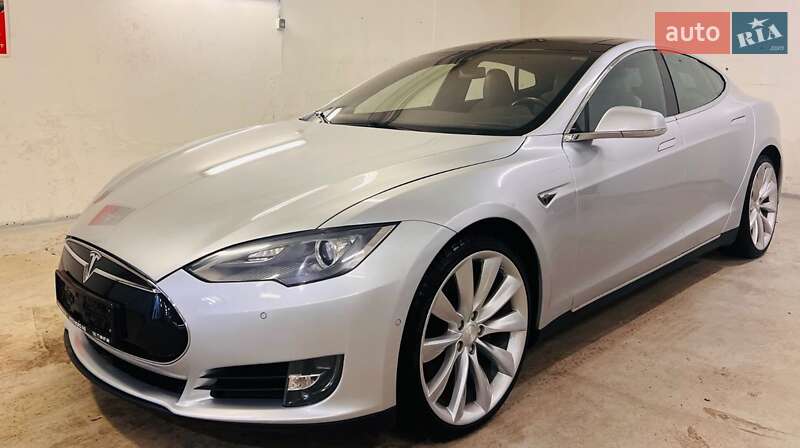 Ліфтбек Tesla Model S 2015 в Києві