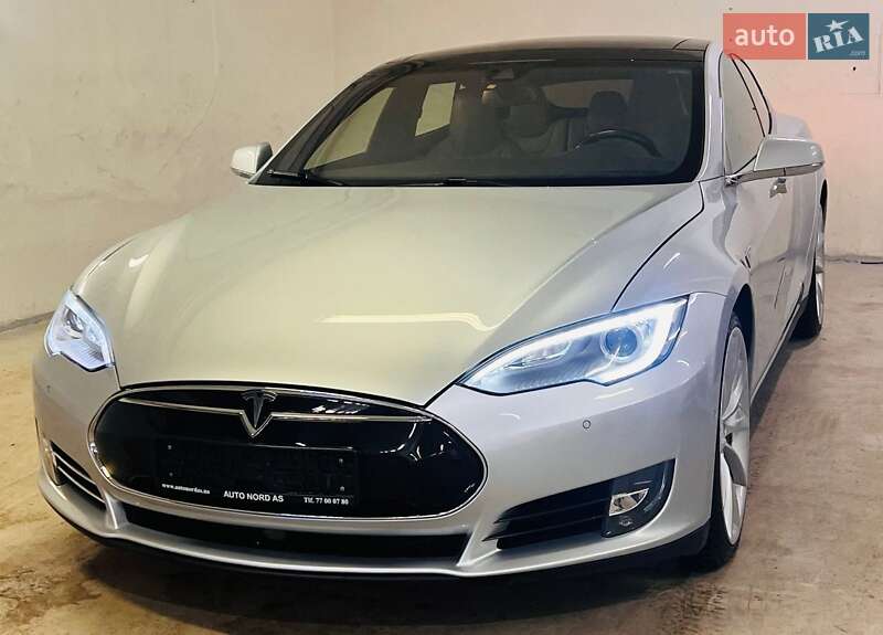 Ліфтбек Tesla Model S 2015 в Києві