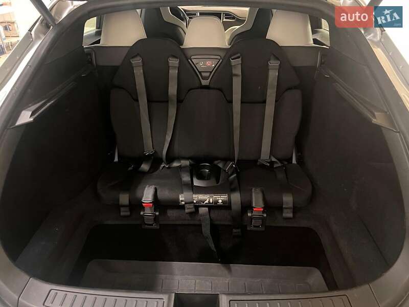 Ліфтбек Tesla Model S 2015 в Києві