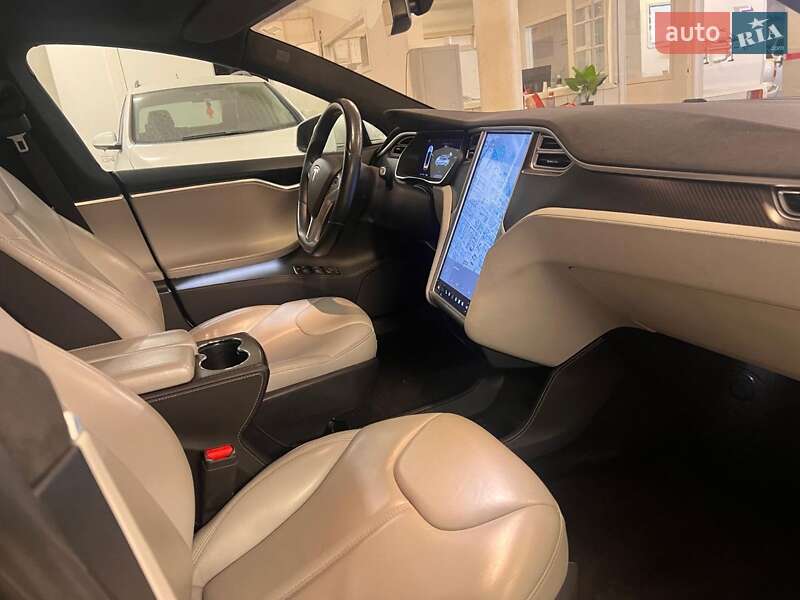 Ліфтбек Tesla Model S 2015 в Києві