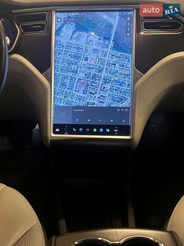 Ліфтбек Tesla Model S 2015 в Києві