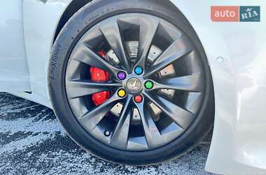 Лифтбек Tesla Model S 2016 в Черкассах