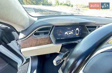 Лифтбек Tesla Model S 2016 в Черкассах