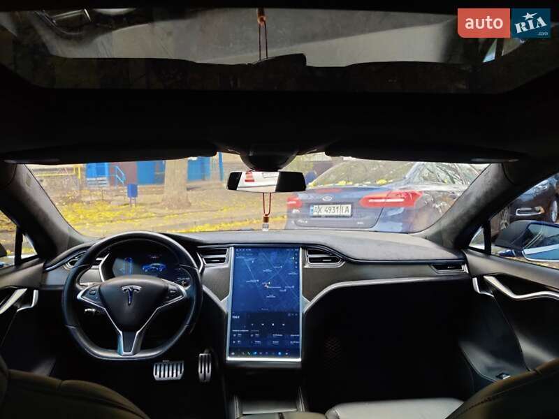 Ліфтбек Tesla Model S 2015 в Києві