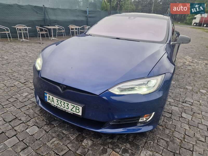 Ліфтбек Tesla Model S 2015 в Києві