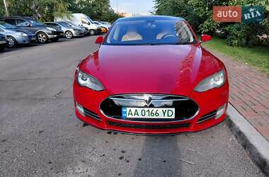 Лифтбек Tesla Model S 2013 в 