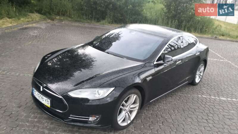 Лифтбек Tesla Model S 2016 в 