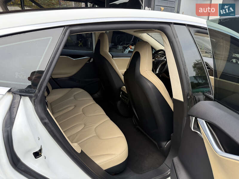 Лифтбек Tesla Model S 2013 в Львове