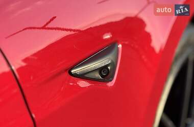 Лифтбек Tesla Model S 2017 в 