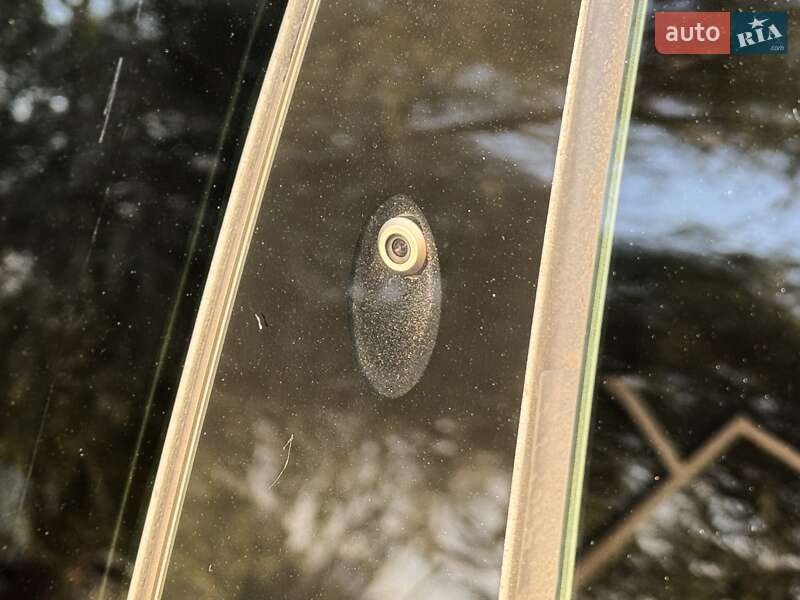 Лифтбек Tesla Model S 2017 в Днепре фото 13 Лифтбек Tesla Model S 2017 в Днепре