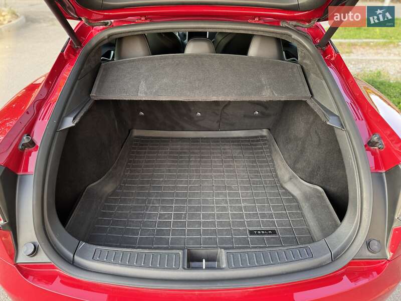 Лифтбек Tesla Model S 2017 в Днепре фото 47 Лифтбек Tesla Model S 2017 в Днепре