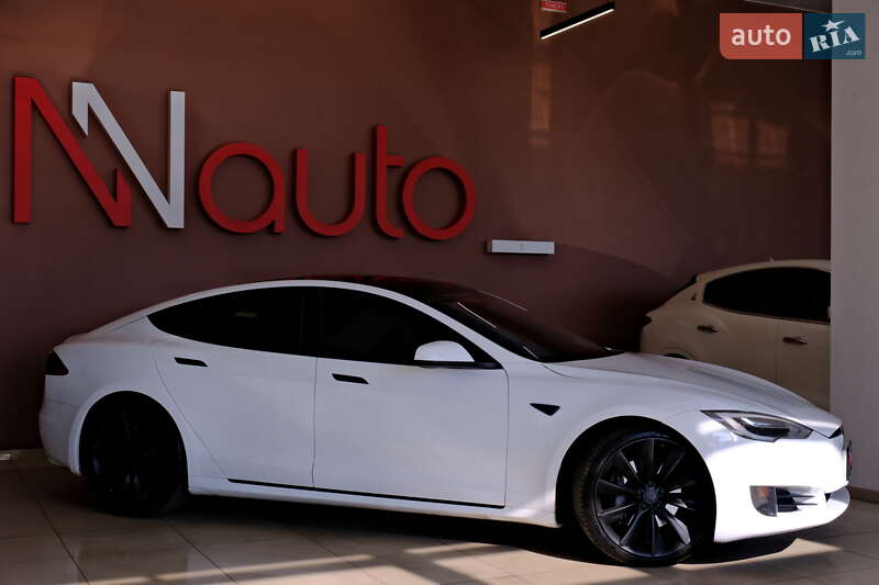 Ліфтбек Tesla Model S 2016 в Одесі