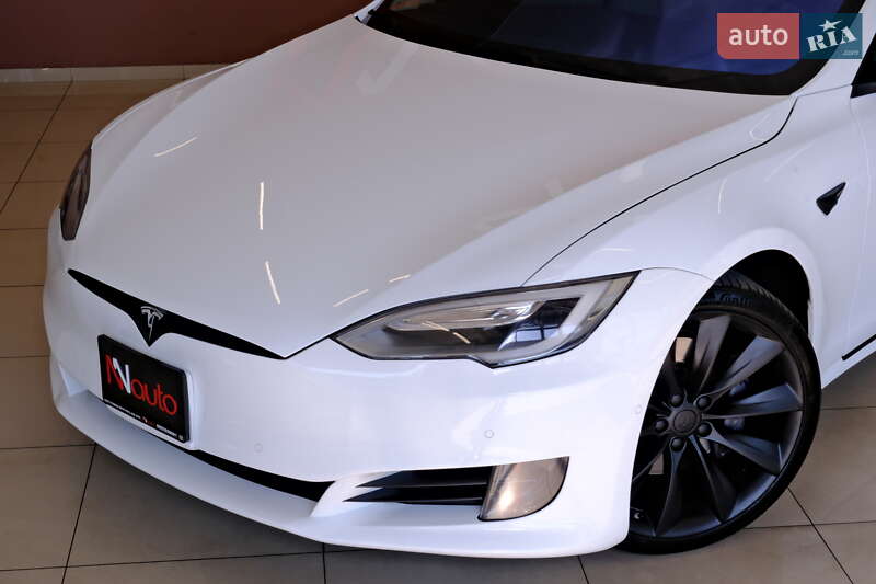 Ліфтбек Tesla Model S 2016 в Одесі