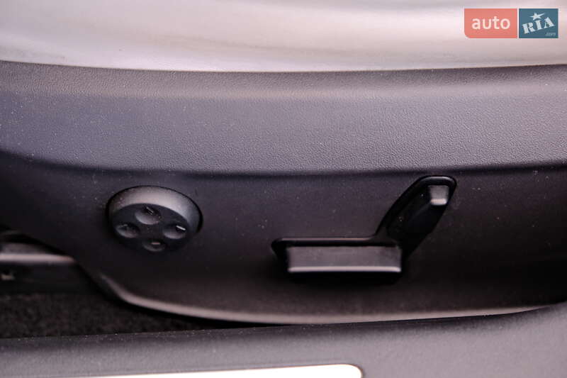 Ліфтбек Tesla Model S 2016 в Одесі