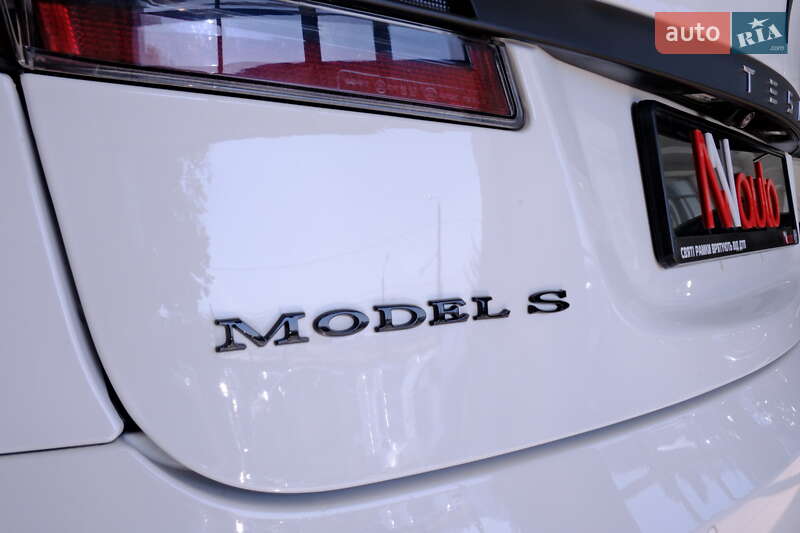 Ліфтбек Tesla Model S 2016 в Одесі