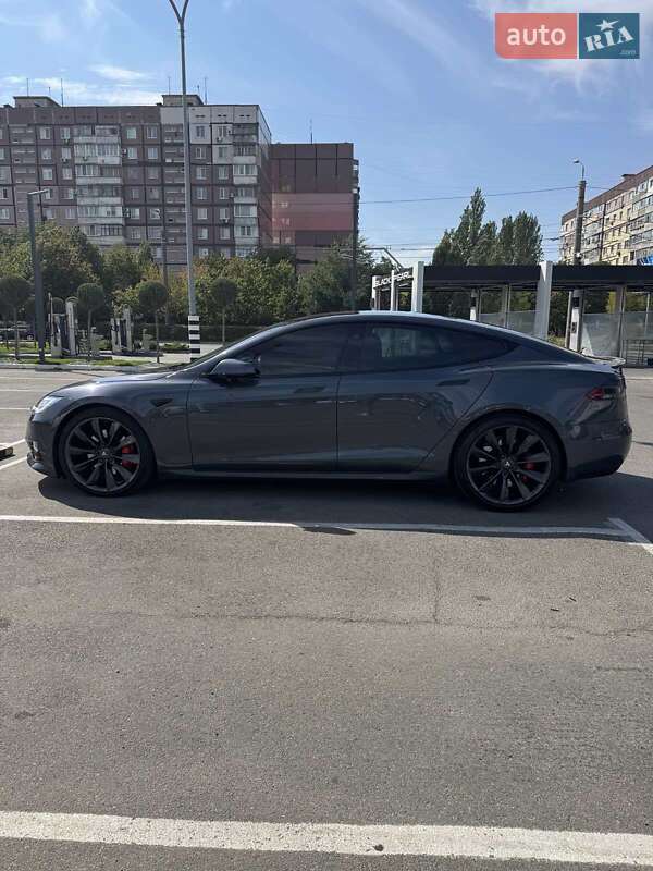 Лифтбек Tesla Model S 2017 в Днепре