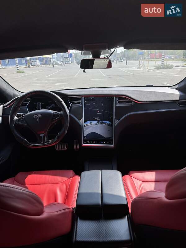 Лифтбек Tesla Model S 2017 в Днепре