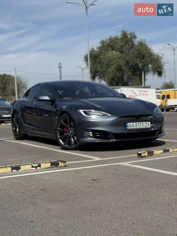 Лифтбек Tesla Model S 2017 в Днепре