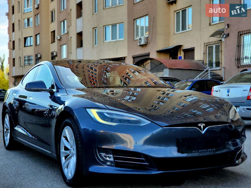 Ліфтбек Tesla Model S 2019 в Києві
