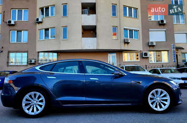 Лифтбек Tesla Model S 2019 в 