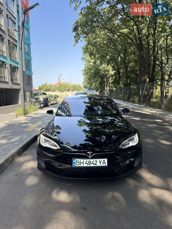 Лифтбек Tesla Model S 2017 в Чернигове