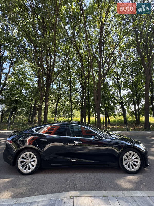 Лифтбек Tesla Model S 2017 в Чернигове