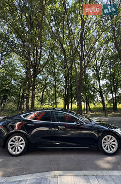 Лифтбек Tesla Model S 2017 в 