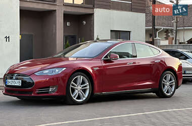 Лифтбек Tesla Model S 2015 в 