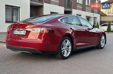 Лифтбек Tesla Model S 2015 в 
