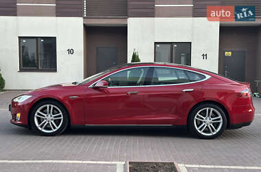 Лифтбек Tesla Model S 2015 в 