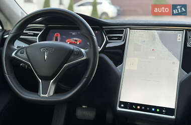Лифтбек Tesla Model S 2015 в 