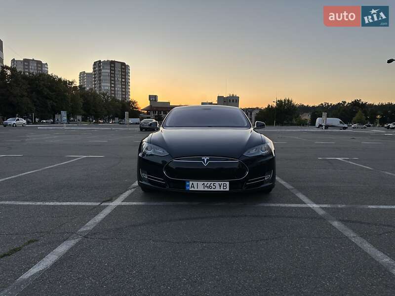 Ліфтбек Tesla Model S 2013 в Києві