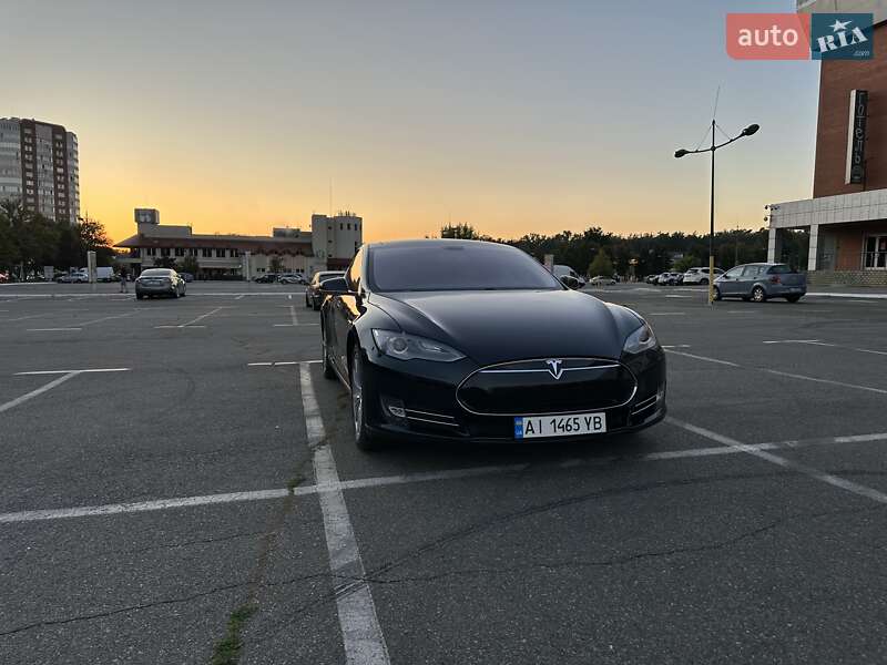 Ліфтбек Tesla Model S 2013 в Києві