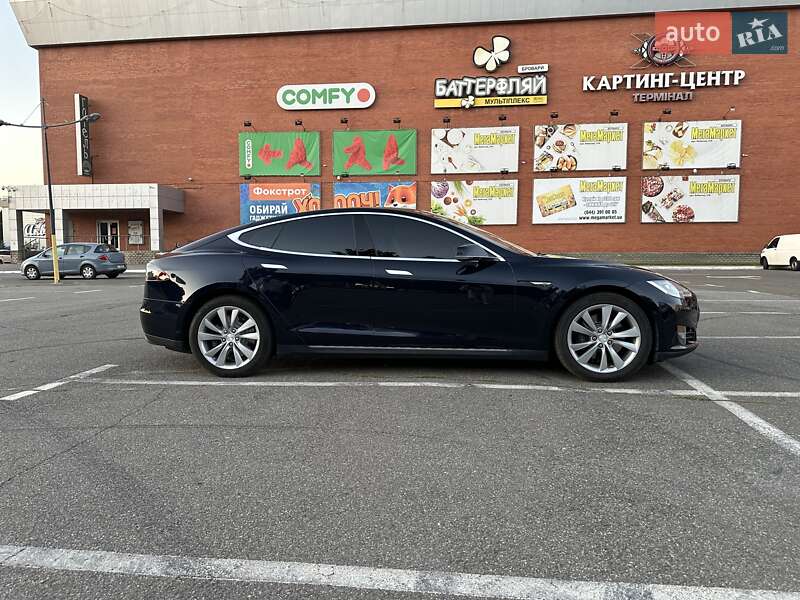 Ліфтбек Tesla Model S 2013 в Києві