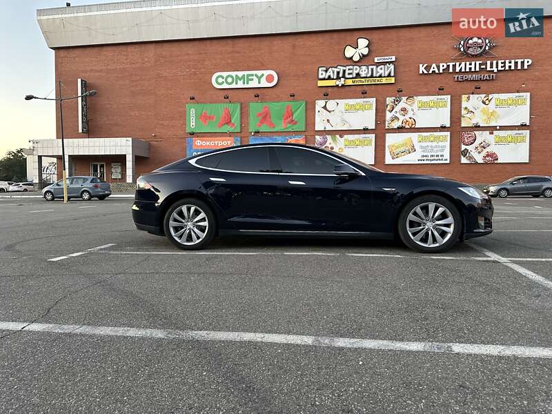 Ліфтбек Tesla Model S 2013 в Києві
