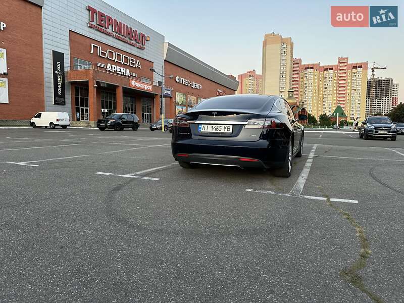 Ліфтбек Tesla Model S 2013 в Києві