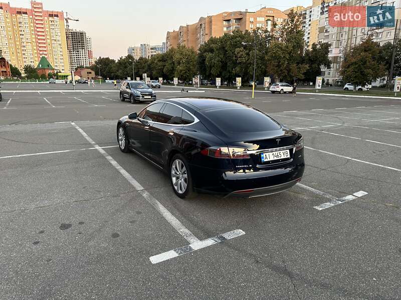 Ліфтбек Tesla Model S 2013 в Києві