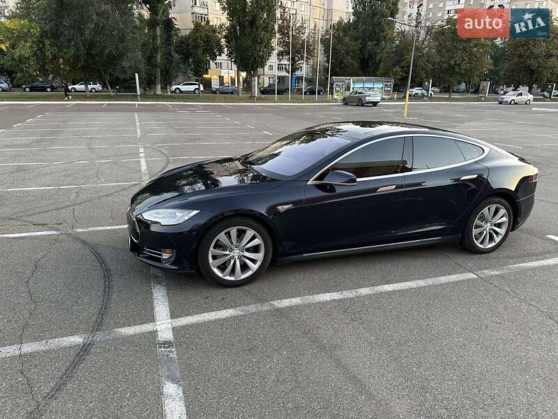 Ліфтбек Tesla Model S 2013 в Києві